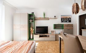 Cosy Apartment Near Vic